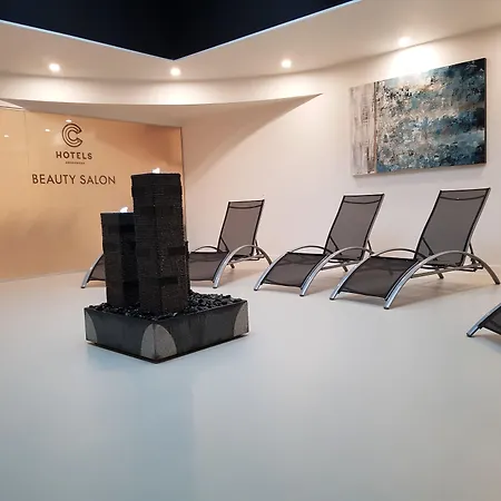 C ホテルズ アンドロメダ ホテル 4*